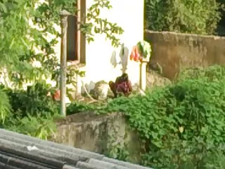 இரண்டு போனர்களை உறிஞ்சிய பின்னர், தோழர்களே ஒரு பொன்னிறத்தை மாற்றிக்கொண்டனர்