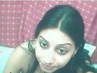 அவன் அந்தப் பெண்ணை கழுதையில் கிழித்து முகத்தைத் தாழ்த்தினான்