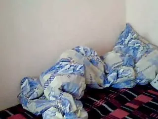 மெல்லிய குழந்தை கடினமான ரஷ்ய சேவலை உறிஞ்சியது