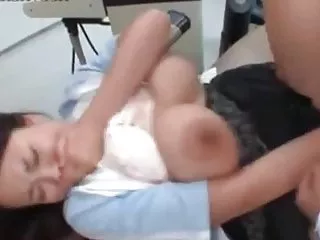 இளம் மாணவர்கள் சூடான உடலுறவு கொண்டனர்