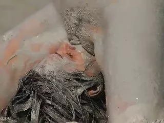 பையன் கேமராவில் ஒரு அழகான அழகி உடலுறவு கொள்கிறான்