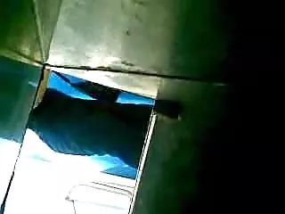 பொன்னிறம் தனது நண்பரின் சக்திவாய்ந்த போனரை உறிஞ்சும்