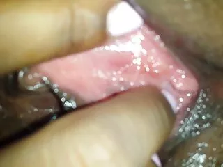 லெஸ்பியன் ஸ்ட்ராபன் போவ் காதலியைப் பிடிக்கிறார்