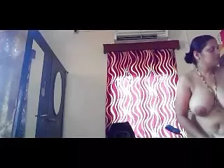 புலம்பும் இளம் பொன்னிறத்துடன் தனிப்பட்ட பதிவு