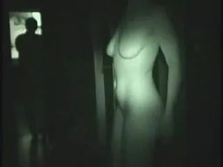பேபி ஜினா கெர்சன் அனைத்து துளைகளிலும் சிக்கினார்.