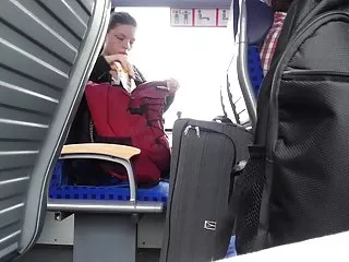 சூடான பொன்னிறம் pov தனியா கொடுக்கிறது