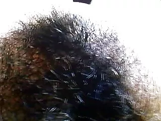 ரஷ்ய அழகு மழையில் சுயஇன்பம் செய்கிறது