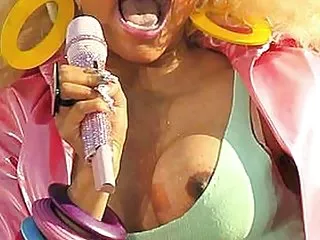கண்கவர் லெஸ்பியன் வெளிப்புற செக்ஸ்