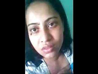 அழகாக ரஷ்ய பிச் மற்றும் அதில் தாழ்த்தப்பட்டது