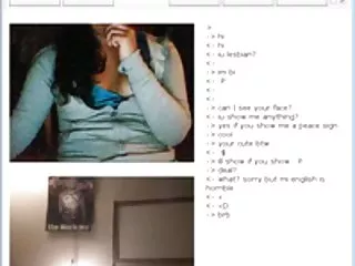 வாந்தி கன்னி கன்னி ஒல்லியாக குறுகிய கண்கள் பிச்