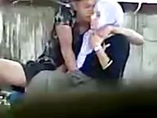 ஒரு அழகான அழகி சூடான மசாஜ் மற்றும் செக்ஸ்