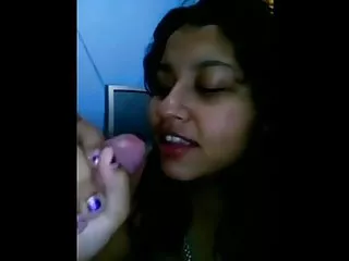ஒரு நிறுவனத்திற்கு ஒரு இளம் முலைக்காம்பைக் கொடுத்து, ஃபக்ஸ்