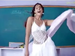 பையன் ஒரு இளம் மாணவனை செக்ஸ் பரப்பினான்