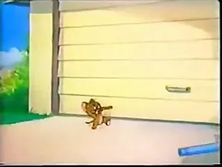 பழிவாங்கும் பெண் பையனை ஏமாற்றுகிறாள்