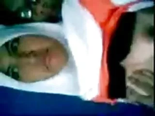 கை புற்றுநோயால் ஒரு ரெட்ஹெட் பரத்தையர்