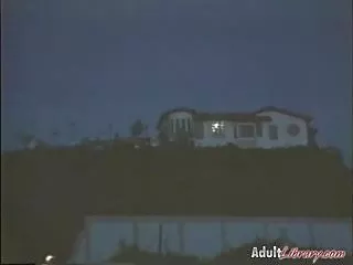 லெஸ்பியன் அழகிகள் ஒருவருக்கொருவர் துளைகளை நக்குகிறார்கள்