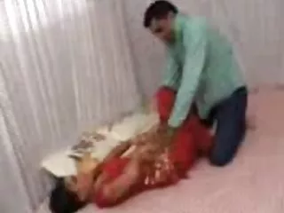வகைகளை அகற்றி, மெல்லிய போல்ட்களை அவற்றின் போல்ட் மீது வீசினார்